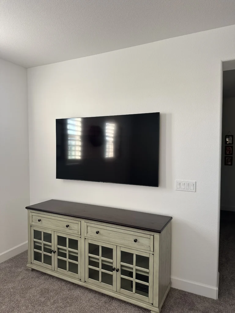 Fixed (low-profile) TV mount