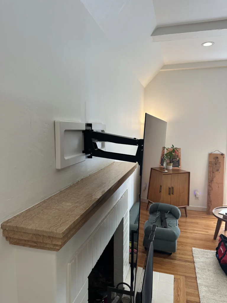 Full-motion TV mount